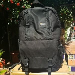 Lowepro Fastpack 250 DSLR camera backpack